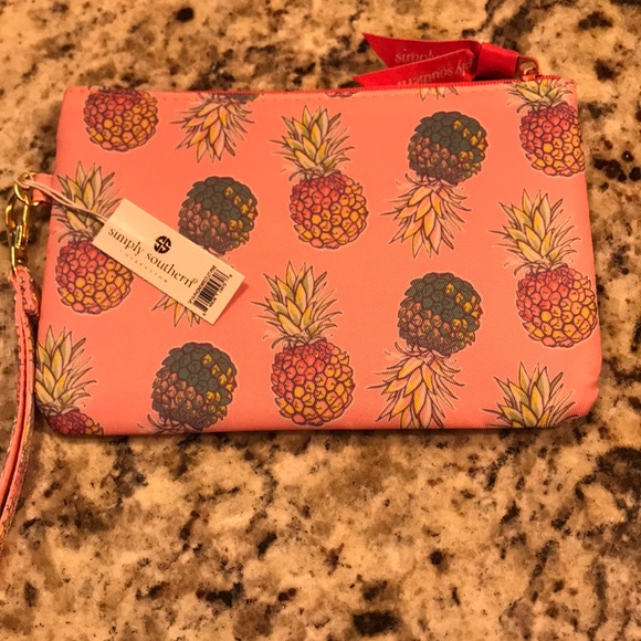 NWT Simply Southern Pineapple 🍍 phone 📱 wristlet - Picture 2 of 3